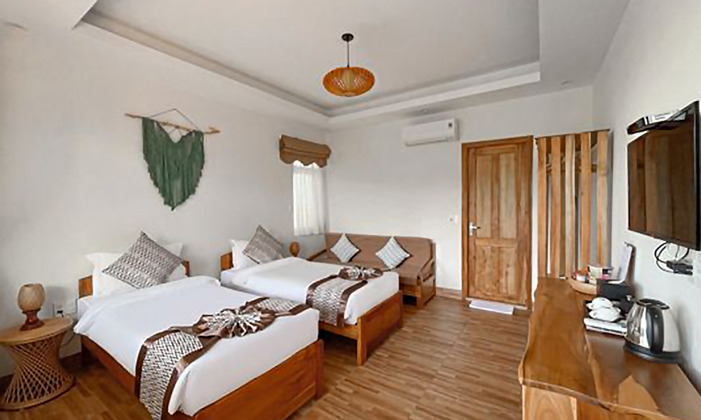 Review Naomi Resort